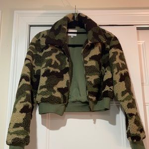Skylar and Madison cropped camo jacket. Size small